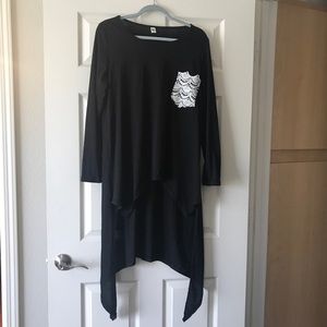 Black long sleeve hi low top with lace pocket.
